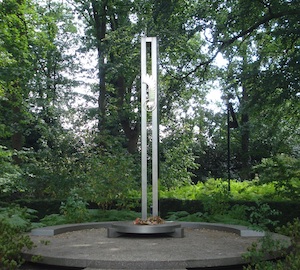 Drimmelen made pools monument